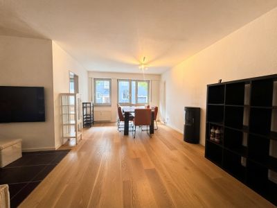 Oberkassel: 2-Zimmmer- Wohnung mit Stellplatz