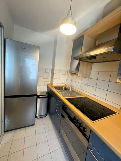 Oberkassel: 2-Zimmmer- Wohnung mit Stellplatz