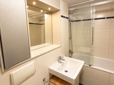 Oberkassel: 2-Zimmmer- Wohnung mit Stellplatz