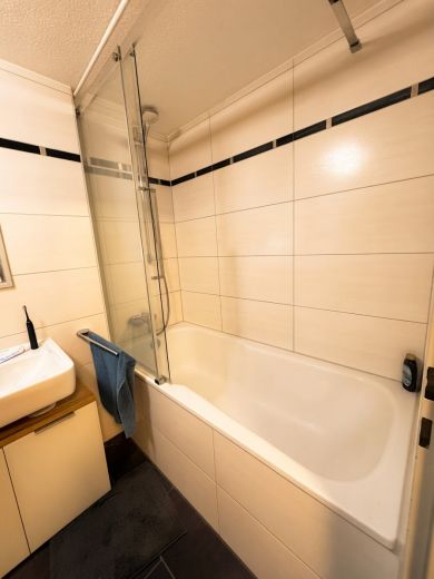 Oberkassel: 2-Zimmmer- Wohnung mit Stellplatz