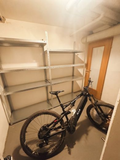 Oberkassel: 2-Zimmmer- Wohnung mit Stellplatz