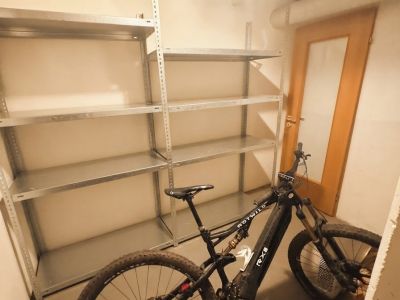 Oberkassel: 2-Zimmmer- Wohnung mit Stellplatz