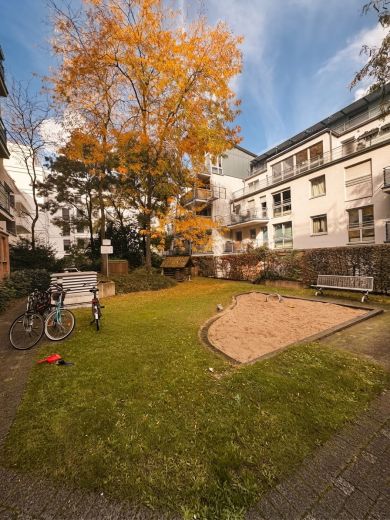 Oberkassel: 2-Zimmmer- Wohnung mit Stellplatz