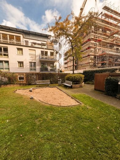 Oberkassel: 2-Zimmmer- Wohnung mit Stellplatz