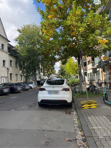 Oberkassel: 2-Zimmmer- Wohnung mit Stellplatz