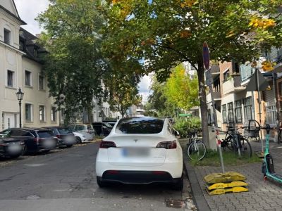 Oberkassel: 2-Zimmmer- Wohnung mit Stellplatz