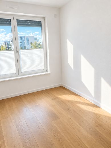 Modernes Wohnen mit gro&szlig;z&uuml;gigem Balkon und Tiefgaragenstellplatz. Barrierefrei