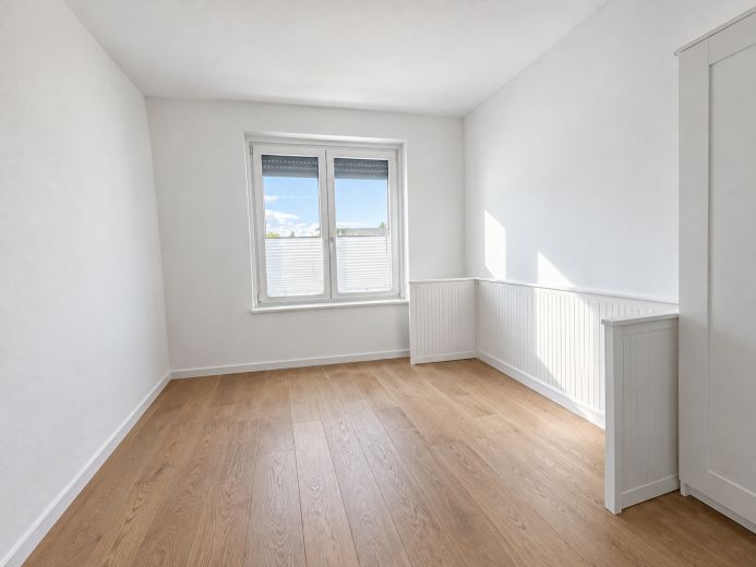 Modernes Wohnen mit gro&szlig;z&uuml;gigem Balkon und Tiefgaragenstellplatz. Barrierefrei