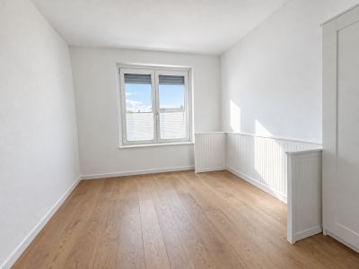 Modernes Wohnen mit gro&szlig;z&uuml;gigem Balkon und Tiefgaragenstellplatz. Barrierefrei