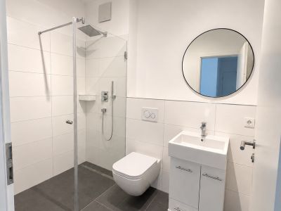 Modernes Wohnen mit gro&szlig;z&uuml;gigem Balkon und Tiefgaragenstellplatz. Barrierefrei