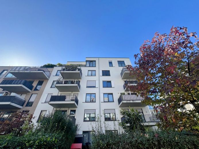 Modernes Wohnen mit gro&szlig;z&uuml;gigem Balkon und Tiefgaragenstellplatz. Barrierefrei