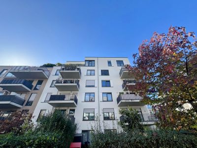 Modernes Wohnen mit gro&szlig;z&uuml;gigem Balkon und Tiefgaragenstellplatz. Barrierefrei
