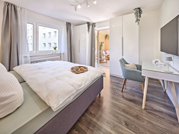 Mitarbeiterwohnung f&uuml;r 3-6 Personen, 4-Zi, 2 Balkone, Parken, 10 Min.  z.B. zu BMW/MAN