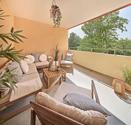 Mitarbeiterwohnung f&uuml;r 3-6 Personen, 4-Zi, 2 Balkone, Parken, 10 Min.  z.B. zu BMW/MAN