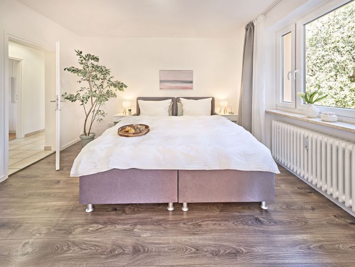 Mitarbeiterwohnung f&uuml;r 3-6 Personen, 4-Zi, 2 Balkone, Parken, 10 Min.  z.B. zu BMW/MAN