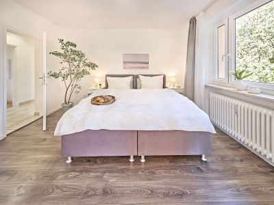 Mitarbeiterwohnung f&uuml;r 3-6 Personen, 4-Zi, 2 Balkone, Parken, 10 Min.  z.B. zu BMW/MAN
