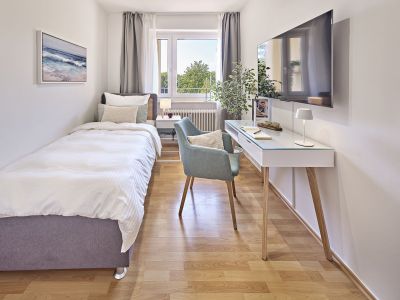 Mitarbeiterwohnung f&uuml;r 3-6 Personen, 4-Zi, 2 Balkone, Parken, 10 Min.  z.B. zu BMW/MAN