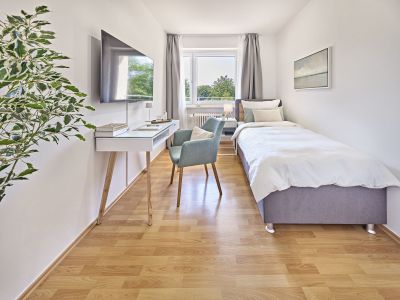 Mitarbeiterwohnung f&uuml;r 3-6 Personen, 4-Zi, 2 Balkone, Parken, 10 Min.  z.B. zu BMW/MAN