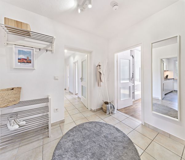 Mitarbeiterwohnung f&uuml;r 3-6 Personen, 4-Zi, 2 Balkone, Parken, 10 Min.  z.B. zu BMW/MAN