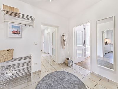 Mitarbeiterwohnung f&uuml;r 3-6 Personen, 4-Zi, 2 Balkone, Parken, 10 Min.  z.B. zu BMW/MAN