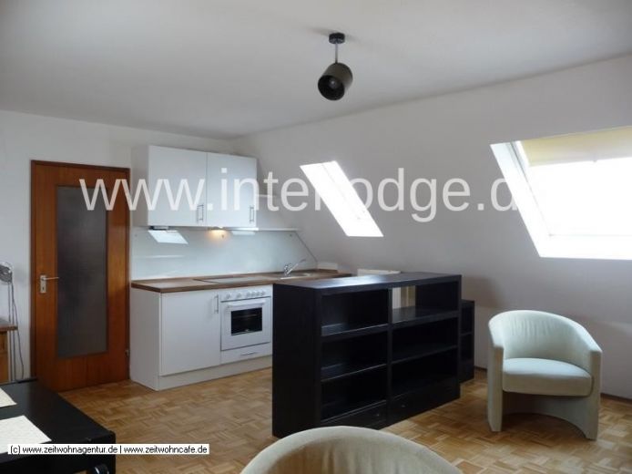 INTERLODGE K&ouml;ln: Gem&uuml;tliche und komplett m&ouml;blierte Dachgescho&szlig;wohnung