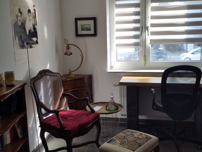 Liebevoll mbliertes Zimmer mit eigenem Bad