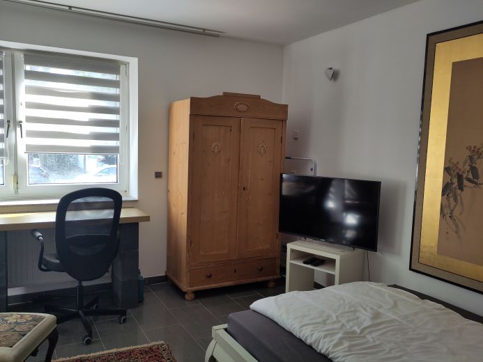 Liebevoll mbliertes Zimmer mit eigenem Bad