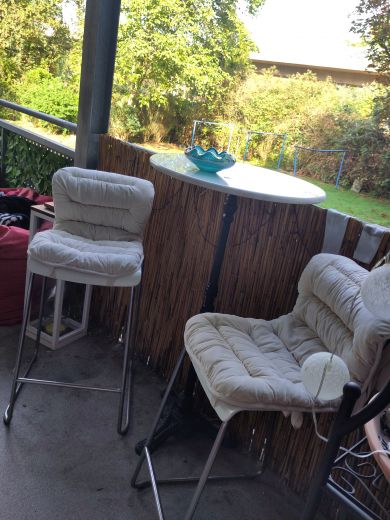Liebevoll mbliertes Zimmer mit eigenem Bad
