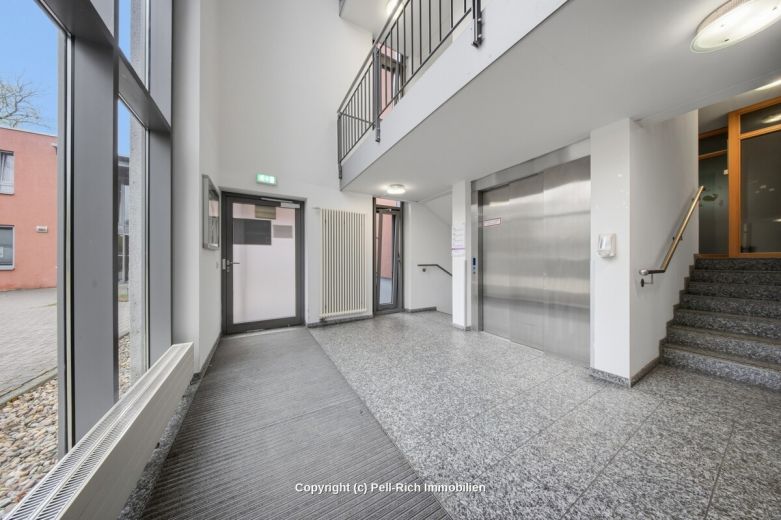 SENIORENWOHNEN: Helle 2-Zimmer-Wohnung mit Aufzug & neuer Einbauk&uuml;che in der Oststadt zur Miete