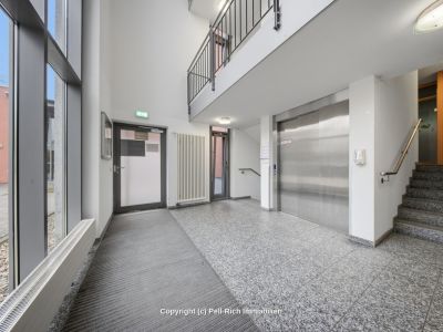 SENIORENWOHNEN: Helle 2-Zimmer-Wohnung mit Aufzug & neuer Einbauk&uuml;che in der Oststadt zur Miete