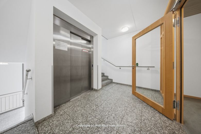 SENIORENWOHNEN: Helle 2-Zimmer-Wohnung mit Aufzug & neuer Einbauk&uuml;che in der Oststadt zur Miete