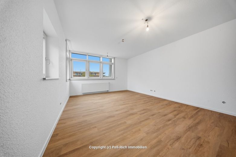 SENIORENWOHNEN: Helle 2-Zimmer-Wohnung mit Aufzug & neuer Einbauk&uuml;che in der Oststadt zur Miete