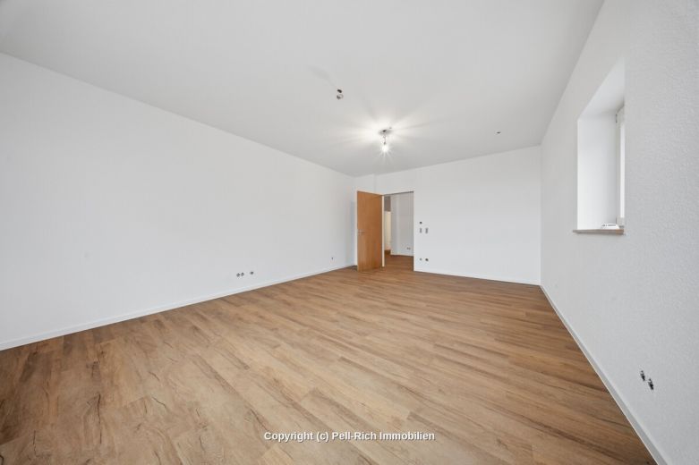 SENIORENWOHNEN: Helle 2-Zimmer-Wohnung mit Aufzug & neuer Einbauk&uuml;che in der Oststadt zur Miete