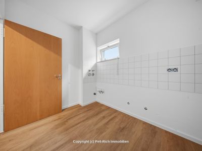 SENIORENWOHNEN: Helle 2-Zimmer-Wohnung mit Aufzug & neuer Einbauk&uuml;che in der Oststadt zur Miete