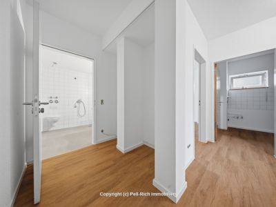 SENIORENWOHNEN: Helle 2-Zimmer-Wohnung mit Aufzug & neuer Einbauk&uuml;che in der Oststadt zur Miete