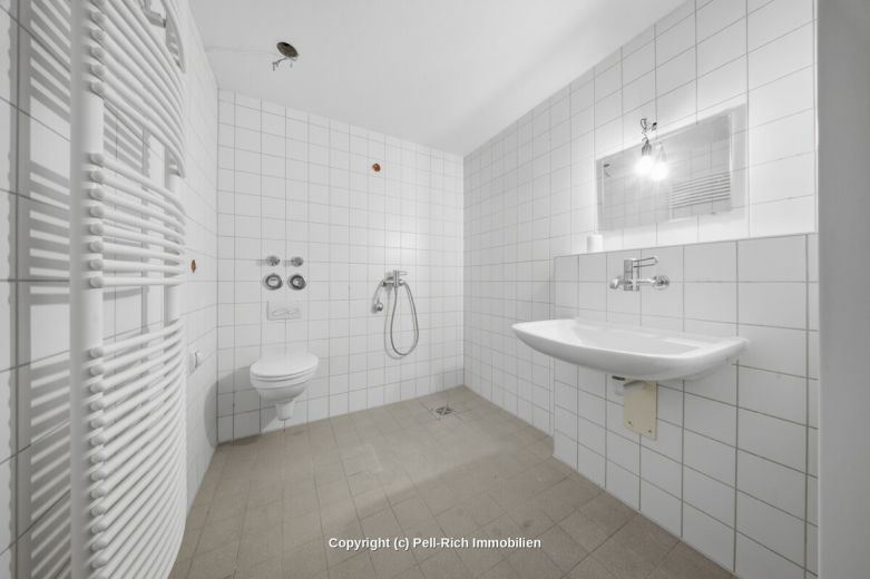 SENIORENWOHNEN: Helle 2-Zimmer-Wohnung mit Aufzug & neuer Einbauk&uuml;che in der Oststadt zur Miete