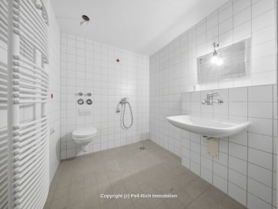 SENIORENWOHNEN: Helle 2-Zimmer-Wohnung mit Aufzug & neuer Einbauk&uuml;che in der Oststadt zur Miete