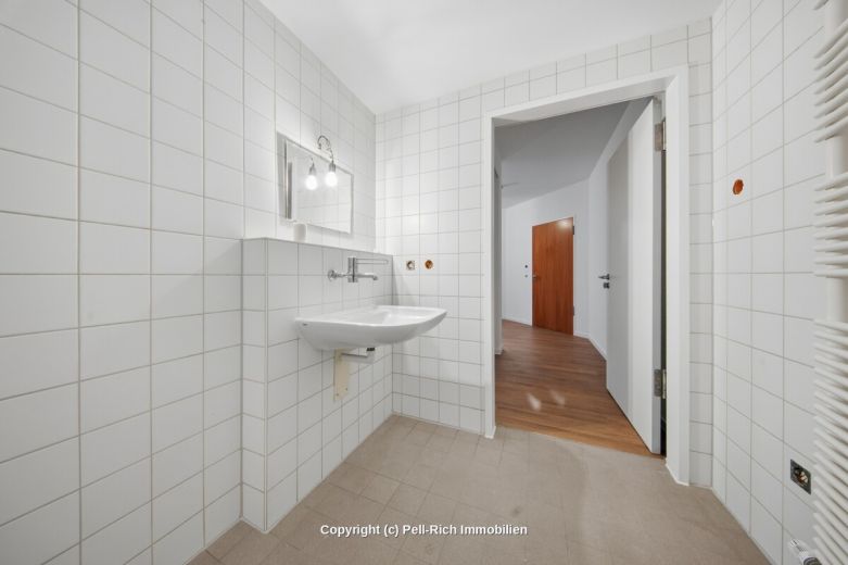 SENIORENWOHNEN: Helle 2-Zimmer-Wohnung mit Aufzug & neuer Einbauk&uuml;che in der Oststadt zur Miete