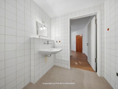 SENIORENWOHNEN: Helle 2-Zimmer-Wohnung mit Aufzug & neuer Einbauk&uuml;che in der Oststadt zur Miete