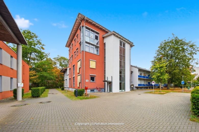 SENIORENWOHNEN: Helle 2-Zimmer-Wohnung mit Aufzug & neuer Einbauk&uuml;che in der Oststadt zur Miete