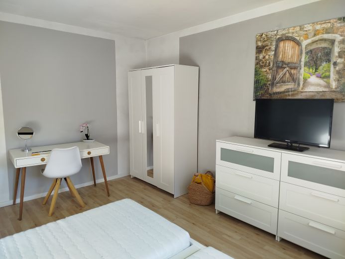 M&ouml;bliertes Einfamilienhaus mit Garten Pauschalmiete mtl. 1490 EUR