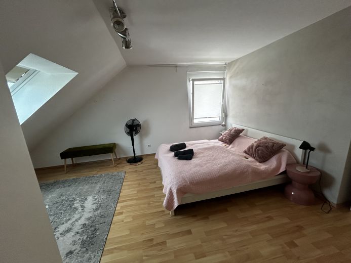 Sch&ouml;ne Doppelhaush&auml;lfte mit Garten
