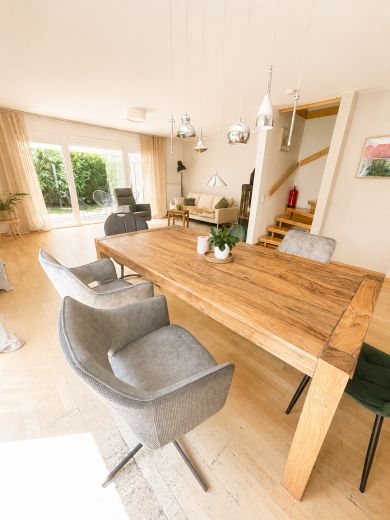 Sch&ouml;ne Doppelhaush&auml;lfte mit Garten