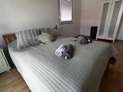 Sch&ouml;ne Doppelhaush&auml;lfte mit Garten