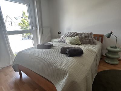 Sch&ouml;ne Doppelhaush&auml;lfte mit Garten