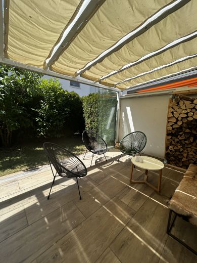 Sch&ouml;ne Doppelhaush&auml;lfte mit Garten
