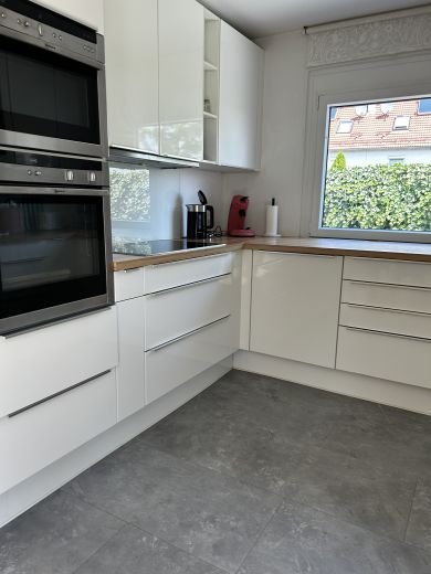 Sch&ouml;ne Doppelhaush&auml;lfte mit Garten