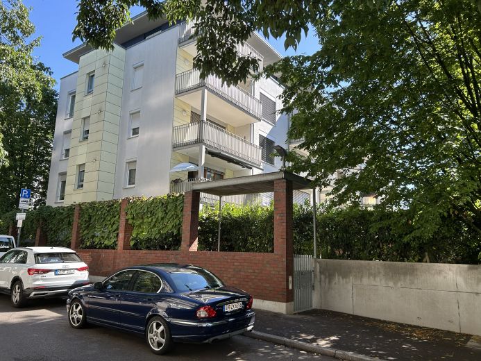G&ouml;ppingen City-Lage, m&ouml;blierte 3-Zimmer-Wohnung mit Balkon, Aufzug und Stellplatz