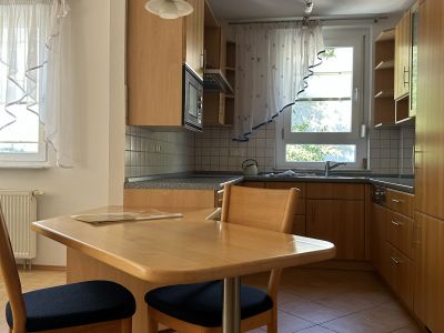 G&ouml;ppingen City-Lage, m&ouml;blierte 3-Zimmer-Wohnung mit Balkon, Aufzug und Stellplatz