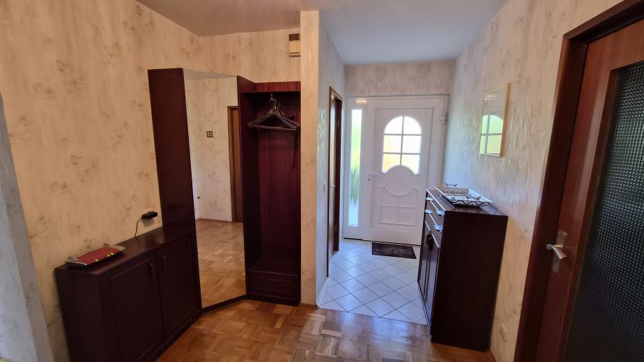 M&ouml;blierter Bungalow in Frankfurt-Berkersheim &ndash; Ideal f&uuml;r Business & Wohnen auf Zeit (All-Inclusive)